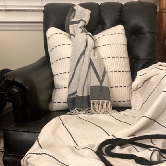 Comfort Set Pillow, Throw & Wrap Natural Black Woven Cashmere Blend Fabulous Set - Picture 2 of 15